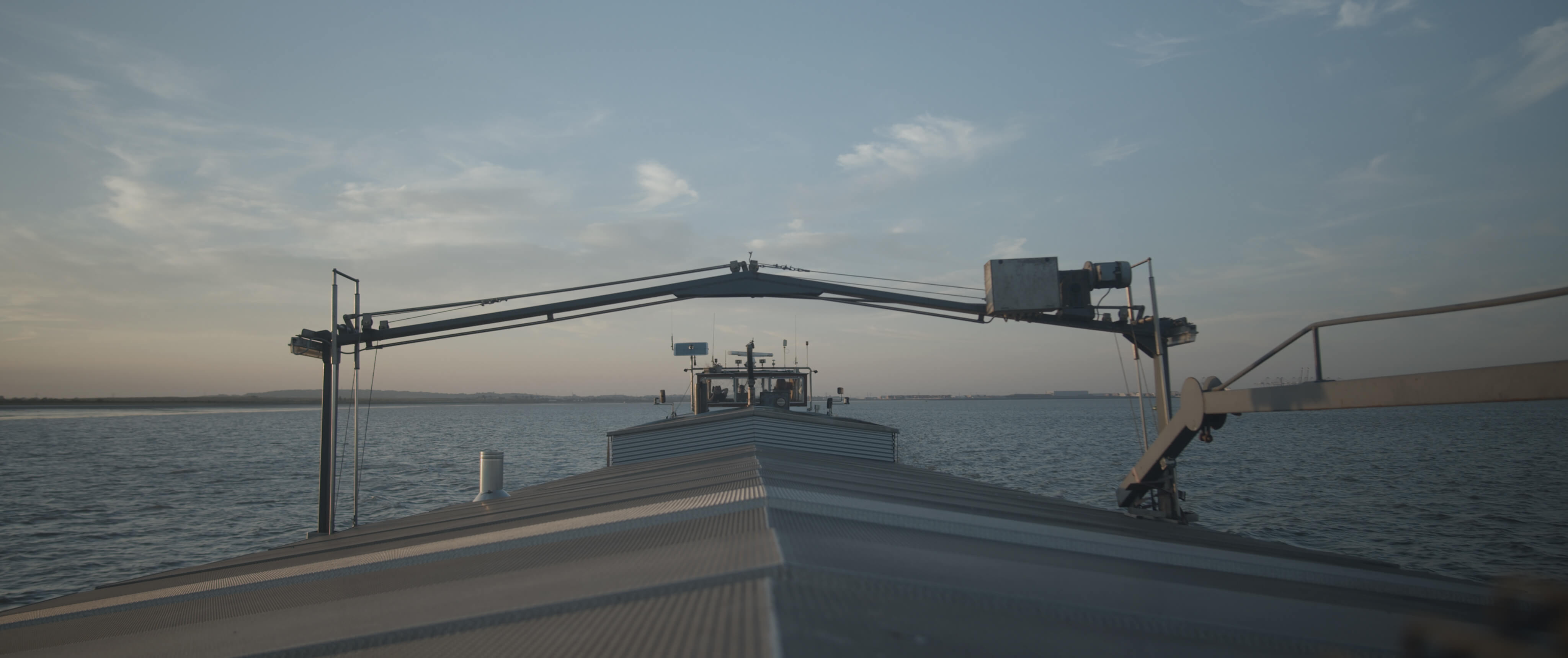 Length of the boat surrounded by open water